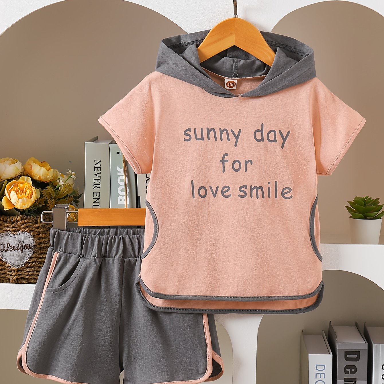 Girls’ 2PCS Summer Outfit – Cotton Hooded Shorts Set with Playful Print, Casual Outdoor Wear