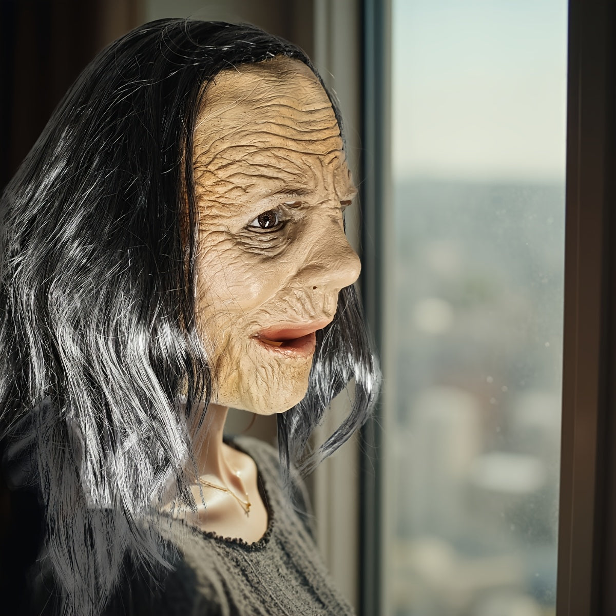 👵 Elderly Woman Mask – Realistic Latex Halloween Costume