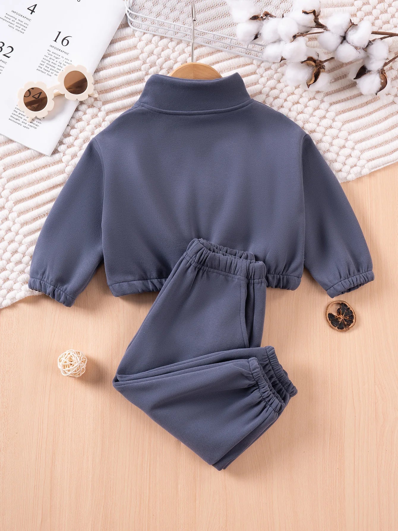 2025 Kids’ Autumn/Winter 2pcs Set – Fleece-Lined Turtleneck Hoodie & Pants