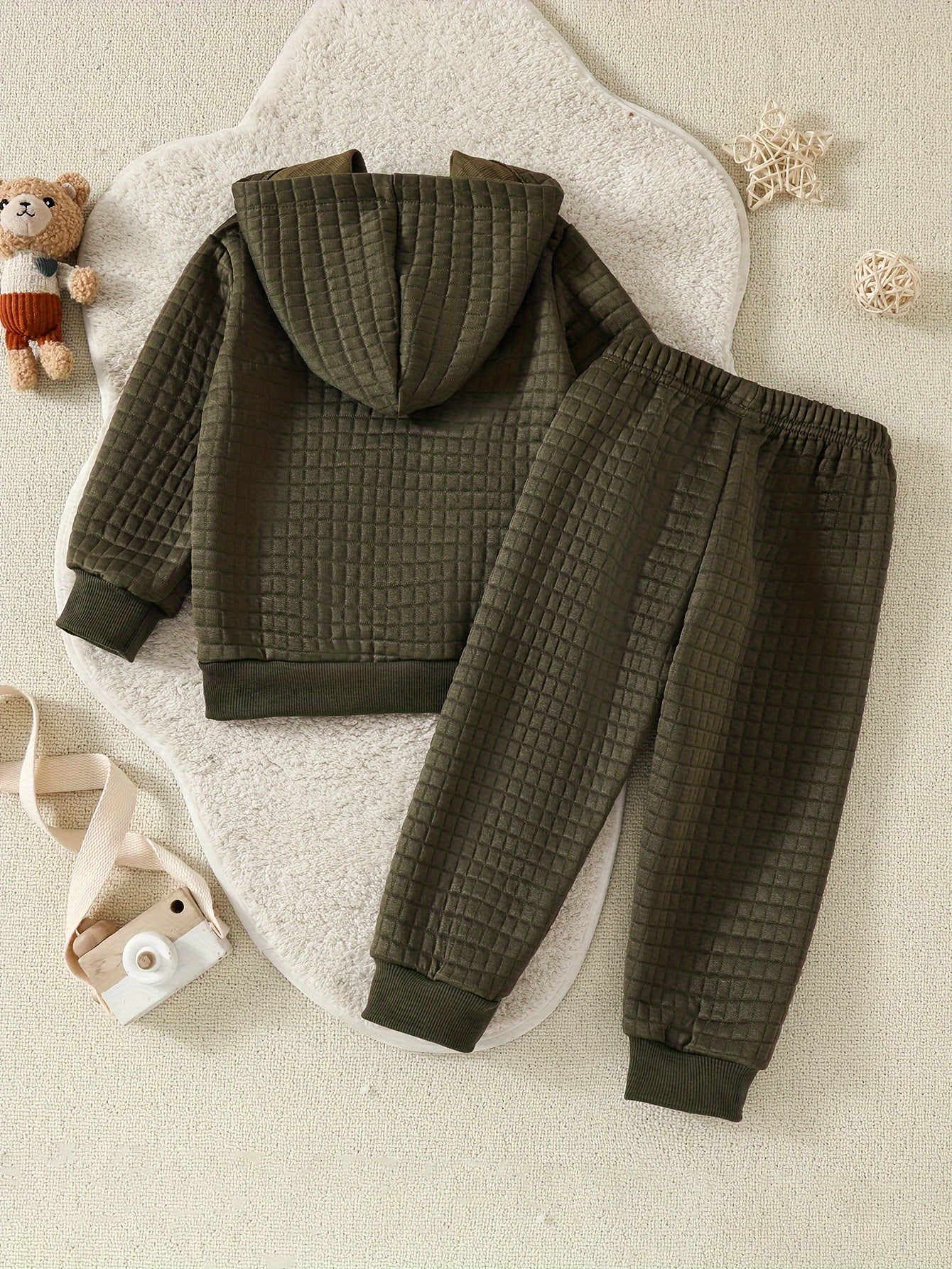 Baby Boy Solid Color Autumn/Winter Long Sleeve Top & Pants Set with Large Pocket – Comfortable Outfit for Outdoor
