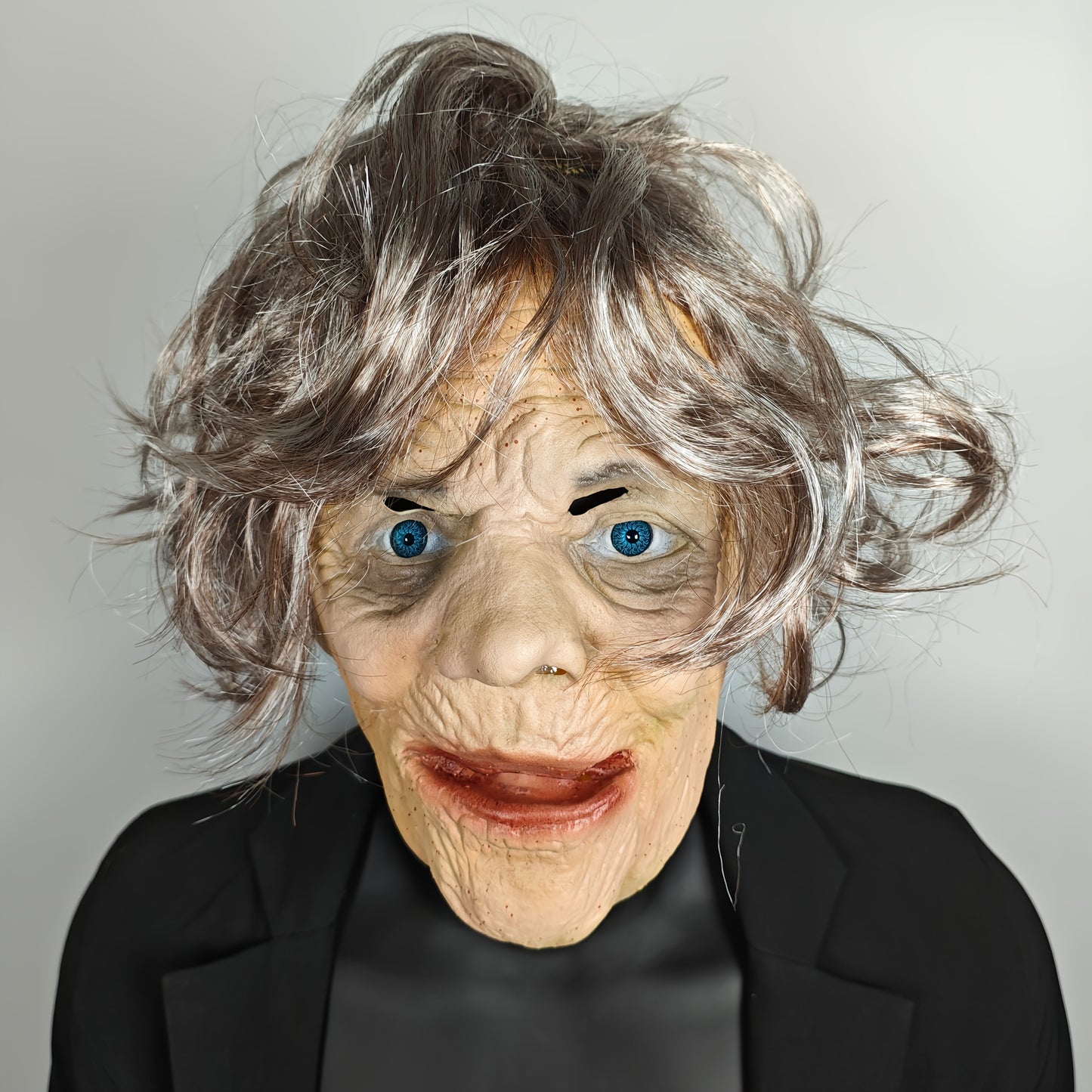 👵 Elderly Woman Mask – Realistic Latex Halloween Costume