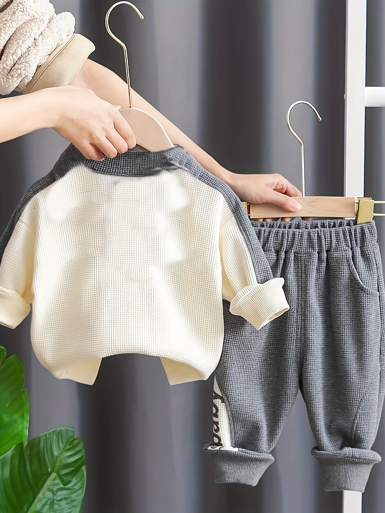 Boys’ Two-Piece Long Sleeve Set – Lapel Letter Print Outfit for Spring/Autumn Outdoor Wear