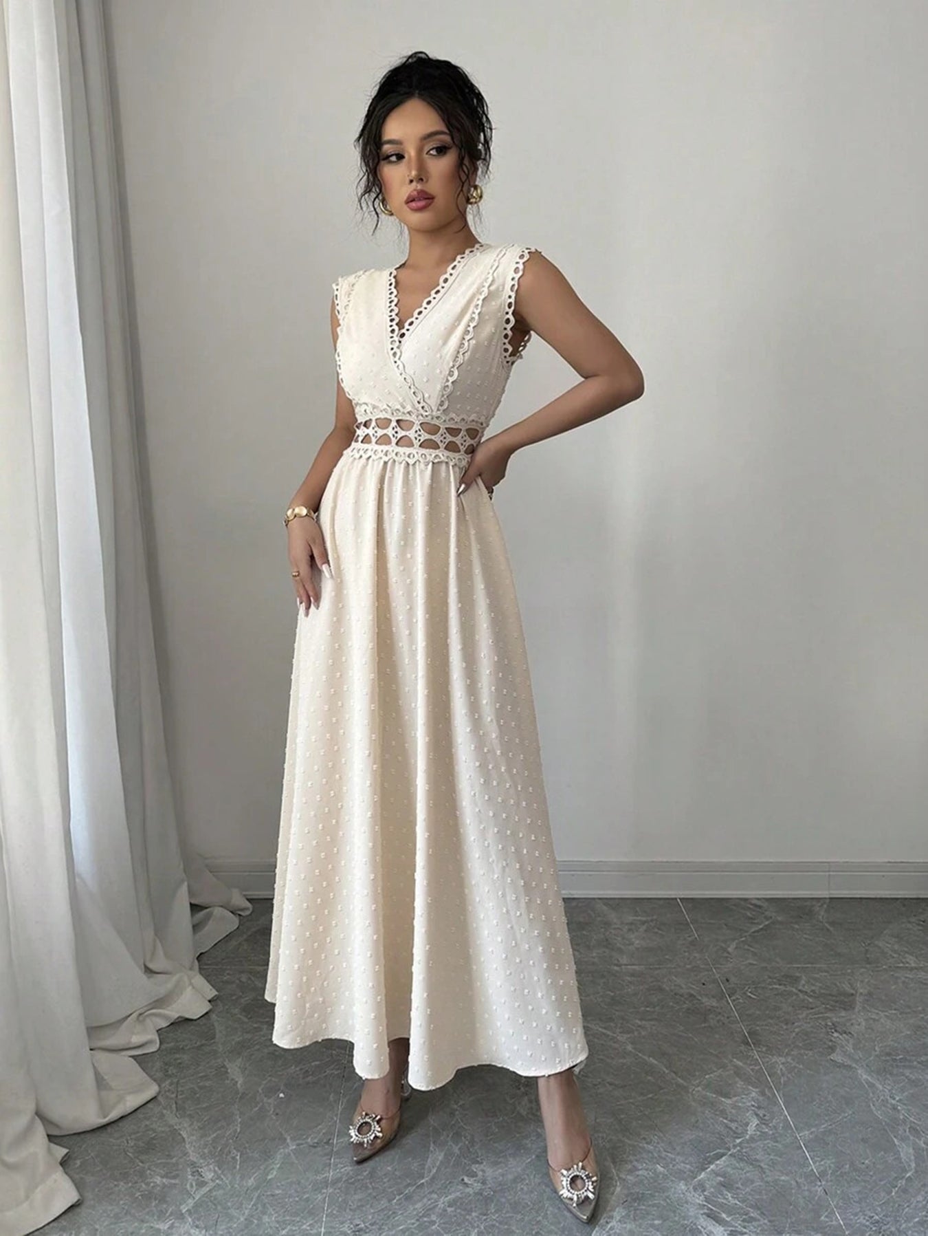 Women’s Sleeveless Vacation Dress – Elegant Cut-Out Long Gown, Casual Summer Outfit