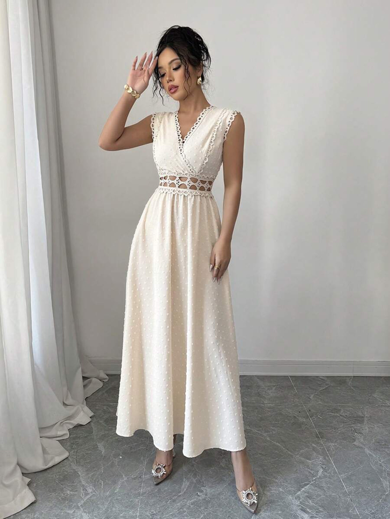 Women’s Sleeveless Vacation Dress – Elegant Cut-Out Long Gown, Casual Summer Outfit