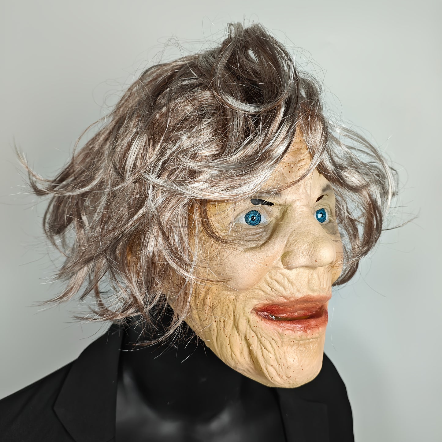 👵 Elderly Woman Mask – Realistic Latex Halloween Costume