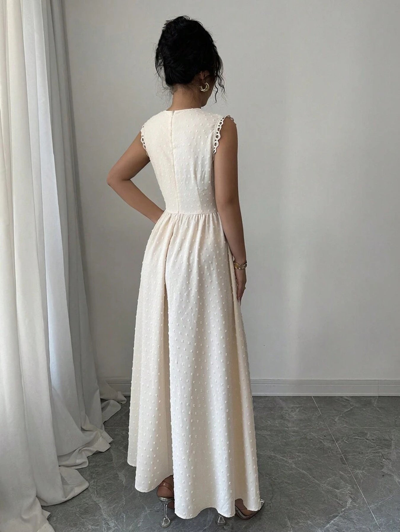 Women’s Sleeveless Vacation Dress – Elegant Cut-Out Long Gown, Casual Summer Outfit