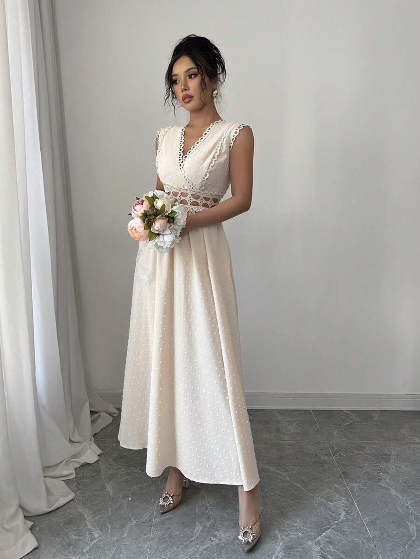 Women’s Sleeveless Vacation Dress – Elegant Cut-Out Long Gown, Casual Summer Outfit