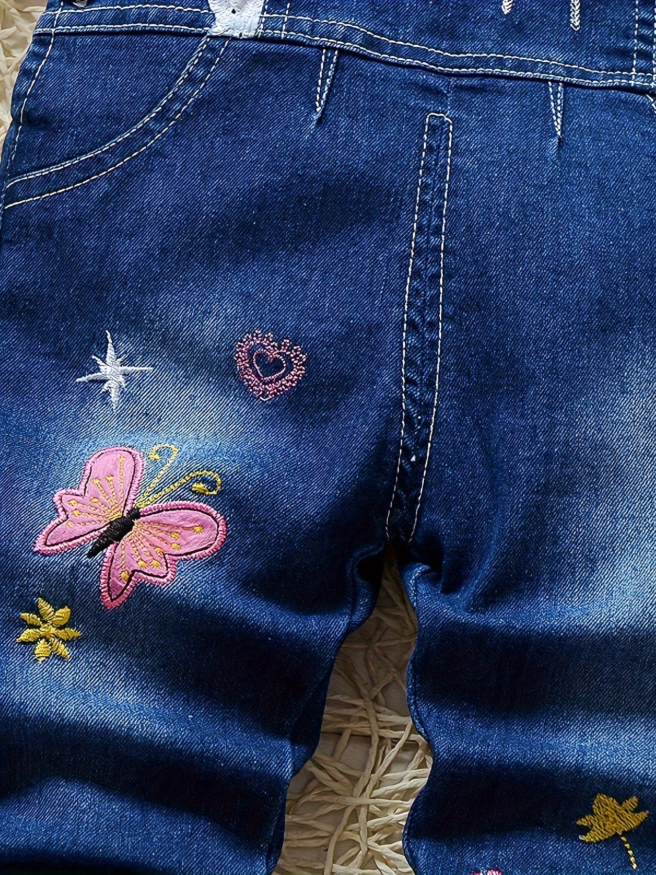 👧 Girls’ Suspender Pants – Comfortable Outdoor Outfit